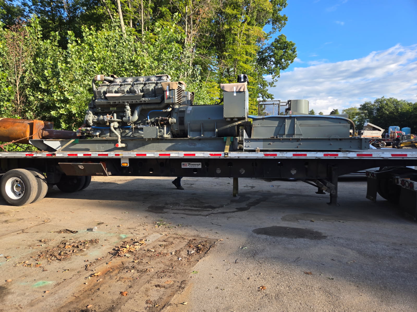 700 kW Continuous, Waukesha L7042G Natural Gas Generator Set, only 1,199 hours!, 480Y / 277 Volts, 1,200 RPM, Radiator