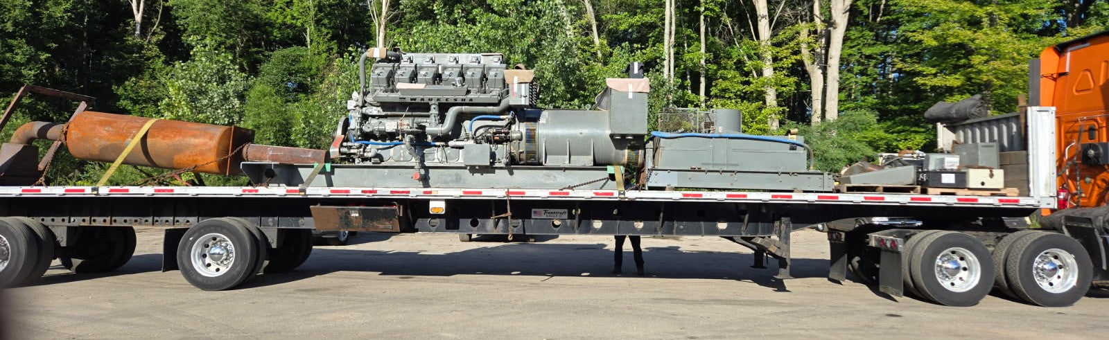 700 kW Continuous, Waukesha L7042G Natural Gas Generator Set, only 1,199 hours!, 480Y / 277 Volts, 1,200 RPM, Radiator