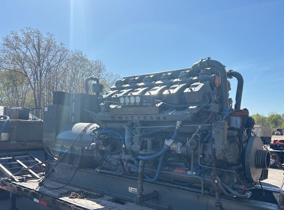 700 kW Continuous, Waukesha L7042G Natural Gas Generator Set, only 1,199 hours!, 480Y / 277 Volts, 1,200 RPM, Radiator