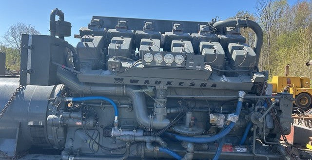 700 kW Continuous, Waukesha L7042G Natural Gas Generator Set, only 1,199 hours!, 480Y / 277 Volts, 1,200 RPM, Radiator