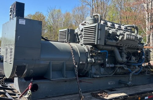 700 kW Continuous, Waukesha L7042G Natural Gas Generator Set, only 1,199 hours!, 480Y / 277 Volts, 1,200 RPM, Radiator